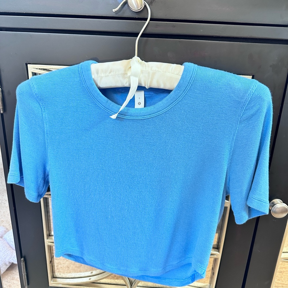Lululemon Hold Tight Cropped T-Shirt Blue Nile Size 6